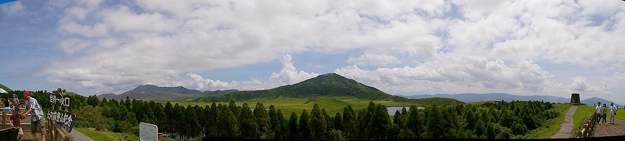 阿蘇の山並み