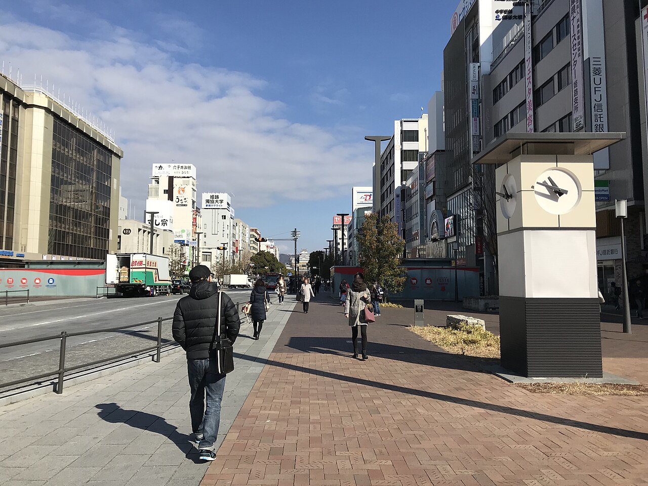 姫路駅前から見える姫路城
