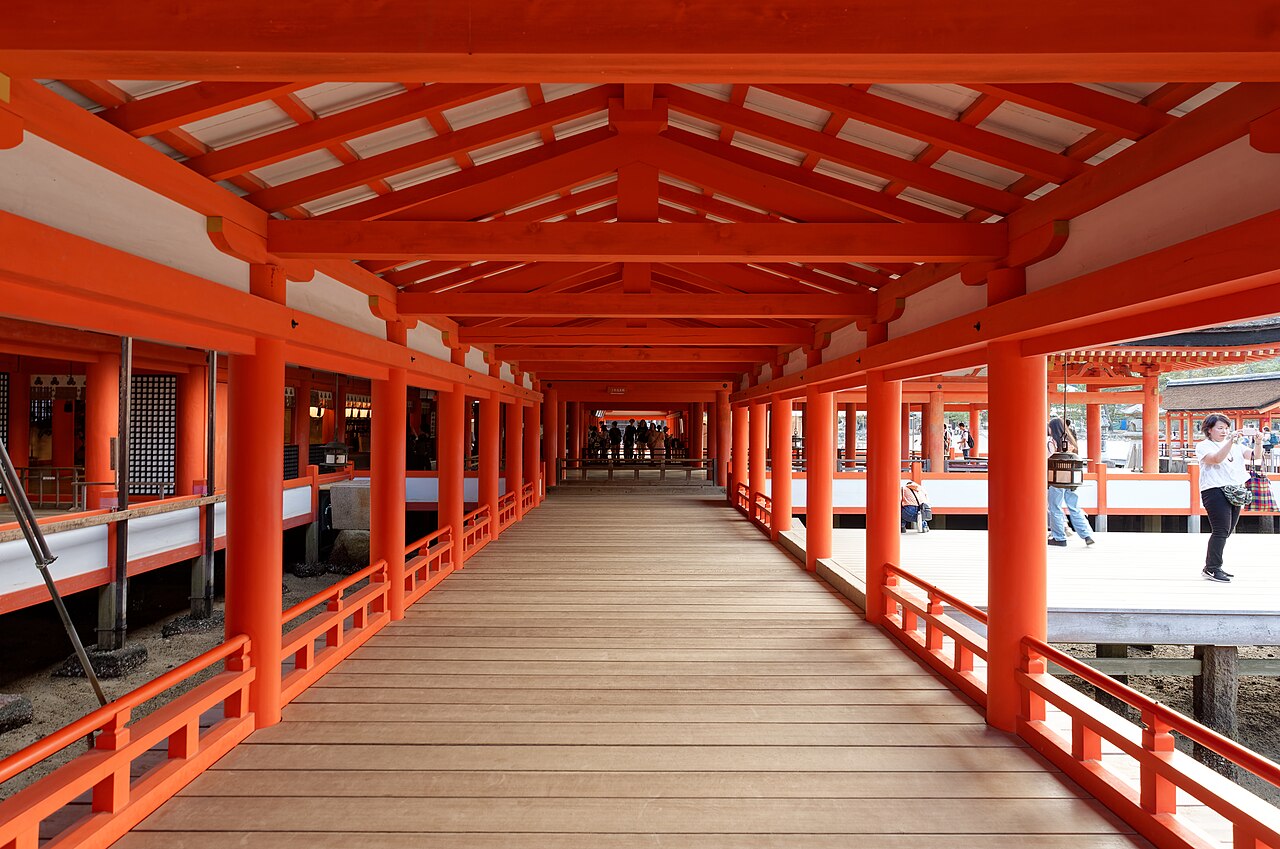厳島神社の回廊(宮島)