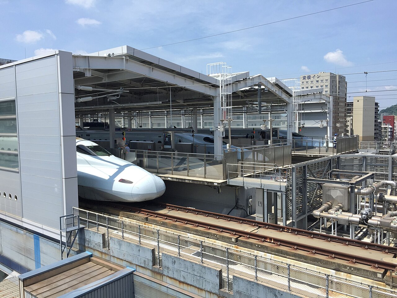 鹿児島中央駅に停車する九州新幹線
