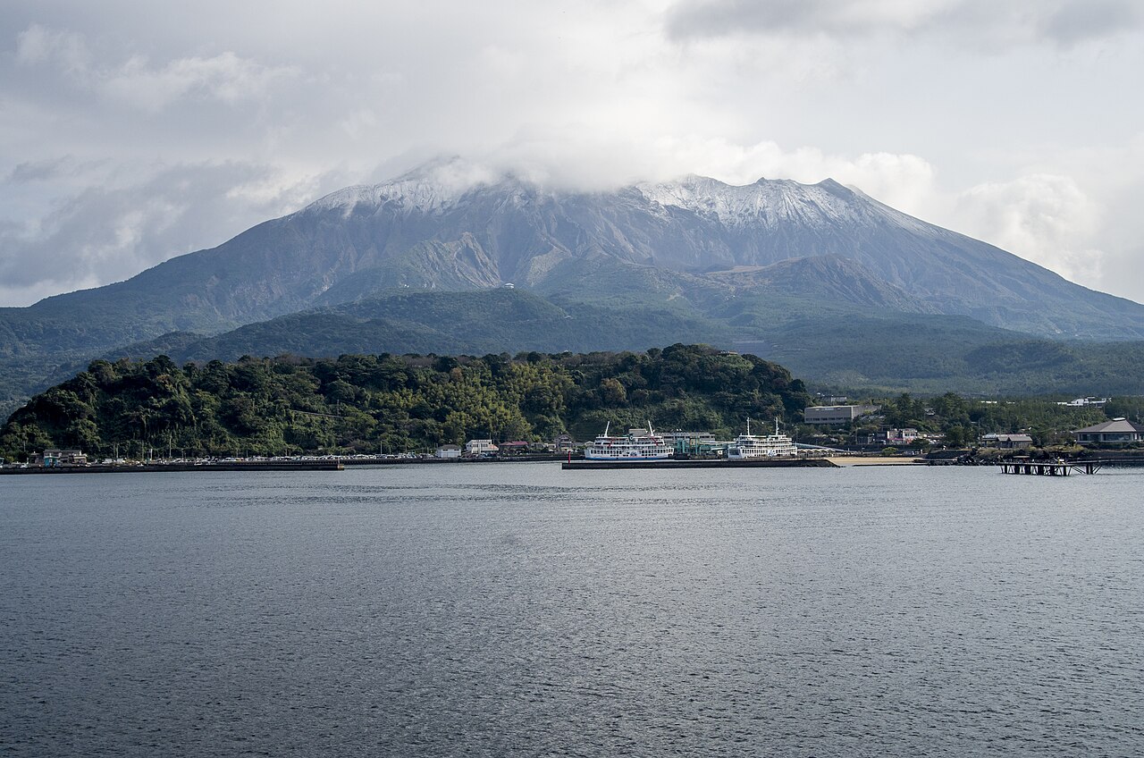 桜島フェリーから見た桜島